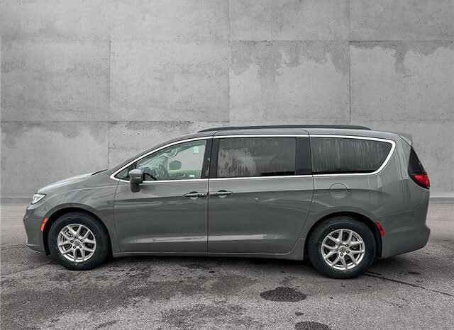 
								2022 Chrysler Pacifica Touring L Front-Wheel Drive Passenger Van full									